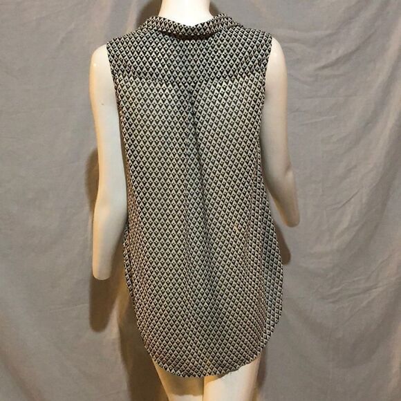 H & M Top - Picture 4 of 6